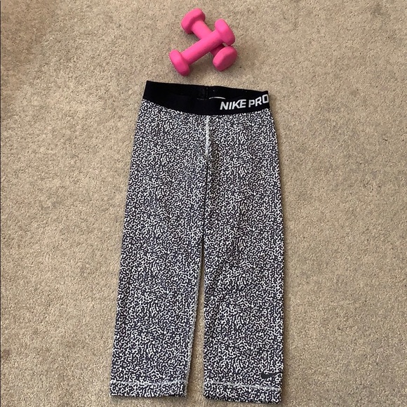 Nike Pro XS Capris Black/White Mezzo - Picture 2 of 8